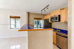 549 Meridian Ave, Miami Beach, FL 33139 - Photo 3