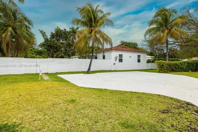 1029 NE 113 St #South, Biscayne Park, FL 33161 - Photo 1