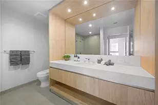 11 NE 6th St, Miami, FL 33132 - Photo 9
