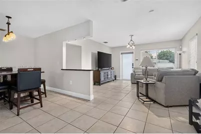 4585 E 9th Ln, Hialeah, FL 33013 - Photo 9