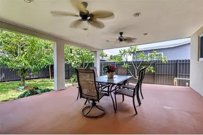 4585 E 9th Ln, Hialeah, FL 33013 - Photo 23
