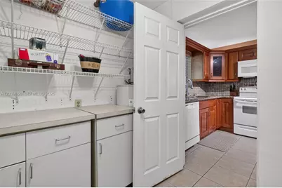 4585 E 9th Ln, Hialeah, FL 33013 - Photo 15