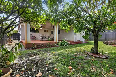 4585 E 9th Ln, Hialeah, FL 33013 - Photo 29
