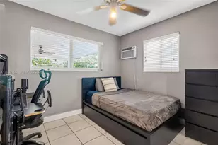 4585 E 9th Ln, Hialeah, FL 33013 - Photo 19