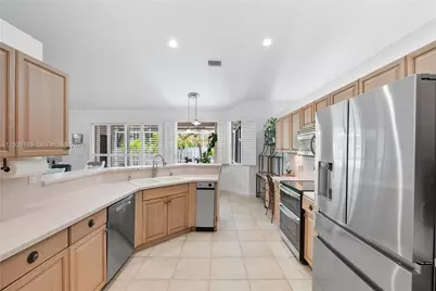 1522 NW 182nd Way, Pembroke Pines, FL 33029 - Photo 9