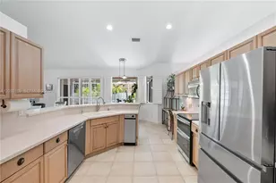 1522 NW 182nd Way, Pembroke Pines, FL 33029 - Photo 9