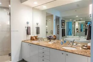 300 South Pointe Dr, Miami Beach, FL 33139 - Photo 15