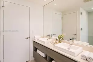 460 NE 28th St, Miami, FL 33137 - Photo 15
