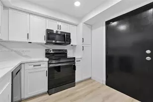 13155 Ixora Ct, North Miami, FL 33181 - Photo 7