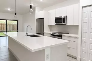 7809 NW 104th Ave, Doral, FL 33178 - Photo 5