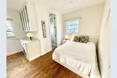 439 15th St #18, Miami Beach, FL 33139 - Photo 1