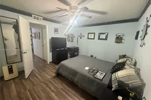 9081 Sunrise Lakes Blvd, Sunrise, FL 33322 - Photo 17