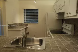 10605 NW 11th St, Hollywood, FL 33026 - Photo 7