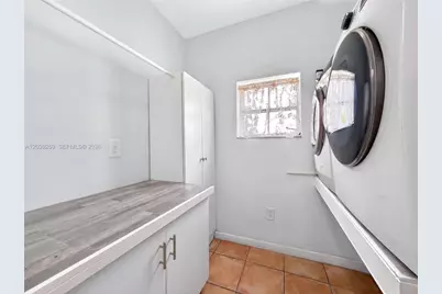 1642 SW 12th St, Miami, FL 33135 - Photo 13