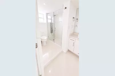 6039 Collins Ave #401, Miami Beach, FL 33140 - Photo 11