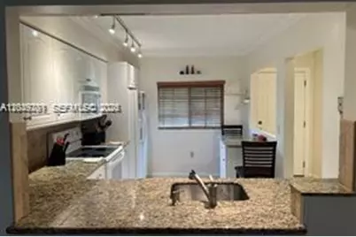 4000 Crystal Lake Dr #111, Deerfield Beach, FL 33064 - Photo 5