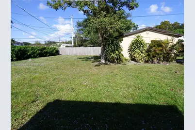 411 Columbus Pkwy #1, Hollywood, FL 33021 - Photo 9