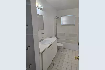 2581 NW 15th Ct, Fort Lauderdale, FL 33311 - Photo 9