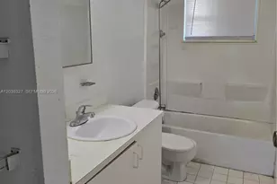 2581 NW 15th Ct, Fort Lauderdale, FL 33311 - Photo 9