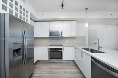 999 SW 1st Ave #2402, Miami, FL 33130 - Photo 3
