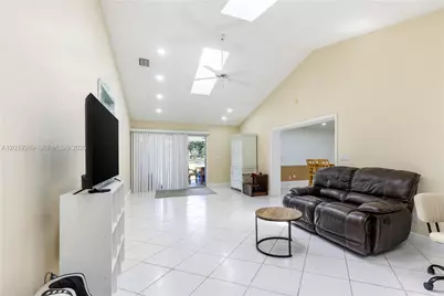 19323 Carolina Cir, Boca Raton, FL 33434 - Photo 15