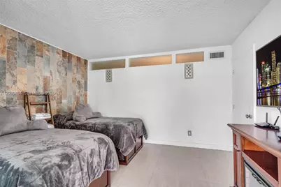 5401 Collins Ave #813, Miami Beach, FL 33140 - Photo 13