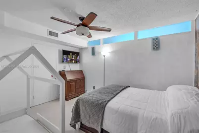 5401 Collins Ave #813, Miami Beach, FL 33140 - Photo 15