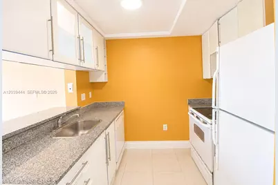 275 NE 18th St #504, Miami, FL 33132 - Photo 9