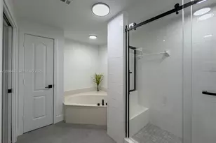 10750 NW 66th St, Doral, FL 33178 - Photo 43