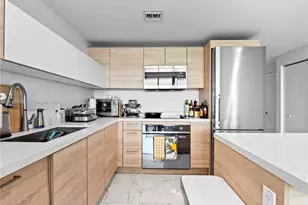 16385 Biscayne Blvd, North Miami Beach, FL 33160 - Photo 9