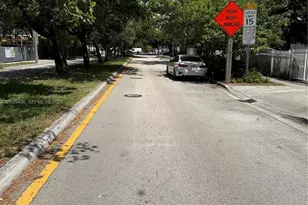 227 SW 26th Rd, Miami, FL 33129 - Photo 23