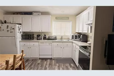 8631 SW 18th Pl, Davie, FL 33324 - Photo 7