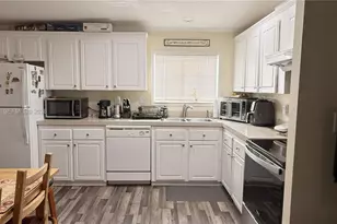 8631 SW 18th Pl, Davie, FL 33324 - Photo 7