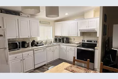 8631 SW 18th Pl, Davie, FL 33324 - Photo 9