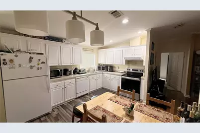 8631 SW 18th Pl, Davie, FL 33324 - Photo 9