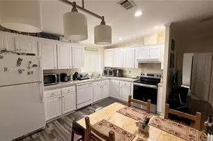 8631 SW 18th Pl, Davie, FL 33324 - Photo 9