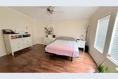 8631 SW 18th Pl, Davie, FL 33324 - Photo 11