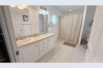 8631 SW 18th Pl, Davie, FL 33324 - Photo 13