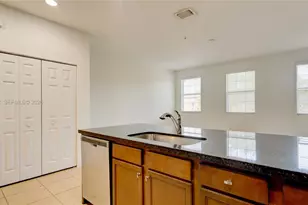 954 SW 147th Ave, Pembroke Pines, FL 33027 - Photo 3