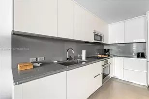 88 SW 7th St, Miami, FL 33130 - Photo 3