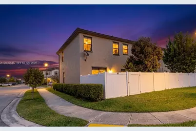 11064 W 33rd Way, Hialeah, FL 33018 - Photo 3