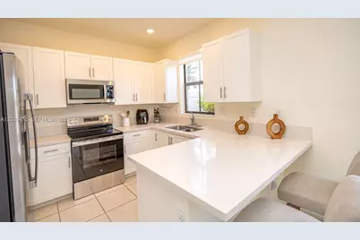 11064 W 33rd Way, Hialeah, FL 33018 - Photo 9
