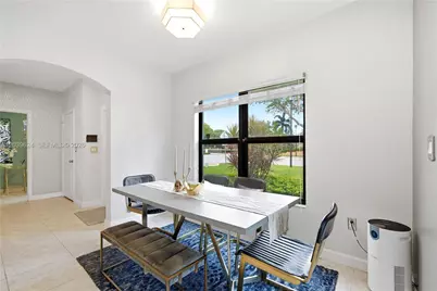 324 NE 194th Ln, Miami, FL 33179 - Photo 11