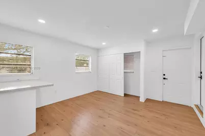 4719 E 8th Ct, Hialeah, FL 33013 - Photo 25