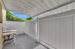 4719 E 8th Ct, Hialeah, FL 33013 - Photo 33