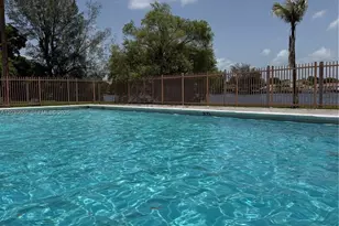 2735 W 66th St, Hialeah, FL 33016 - Photo 27