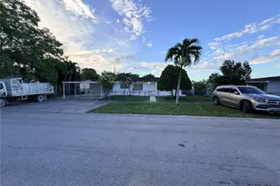 561 W 39th St, Hialeah, FL 33012 - Photo 63