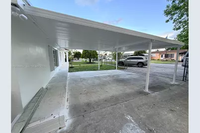 561 W 39th St #n/a, Hialeah, FL 33012 - Photo 7