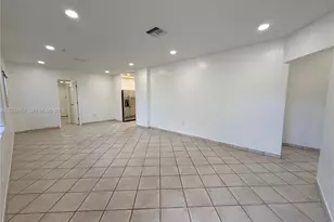 561 W 39th St, Hialeah, FL 33012 - Photo 13