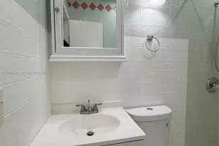 561 W 39th St, Hialeah, FL 33012 - Photo 19